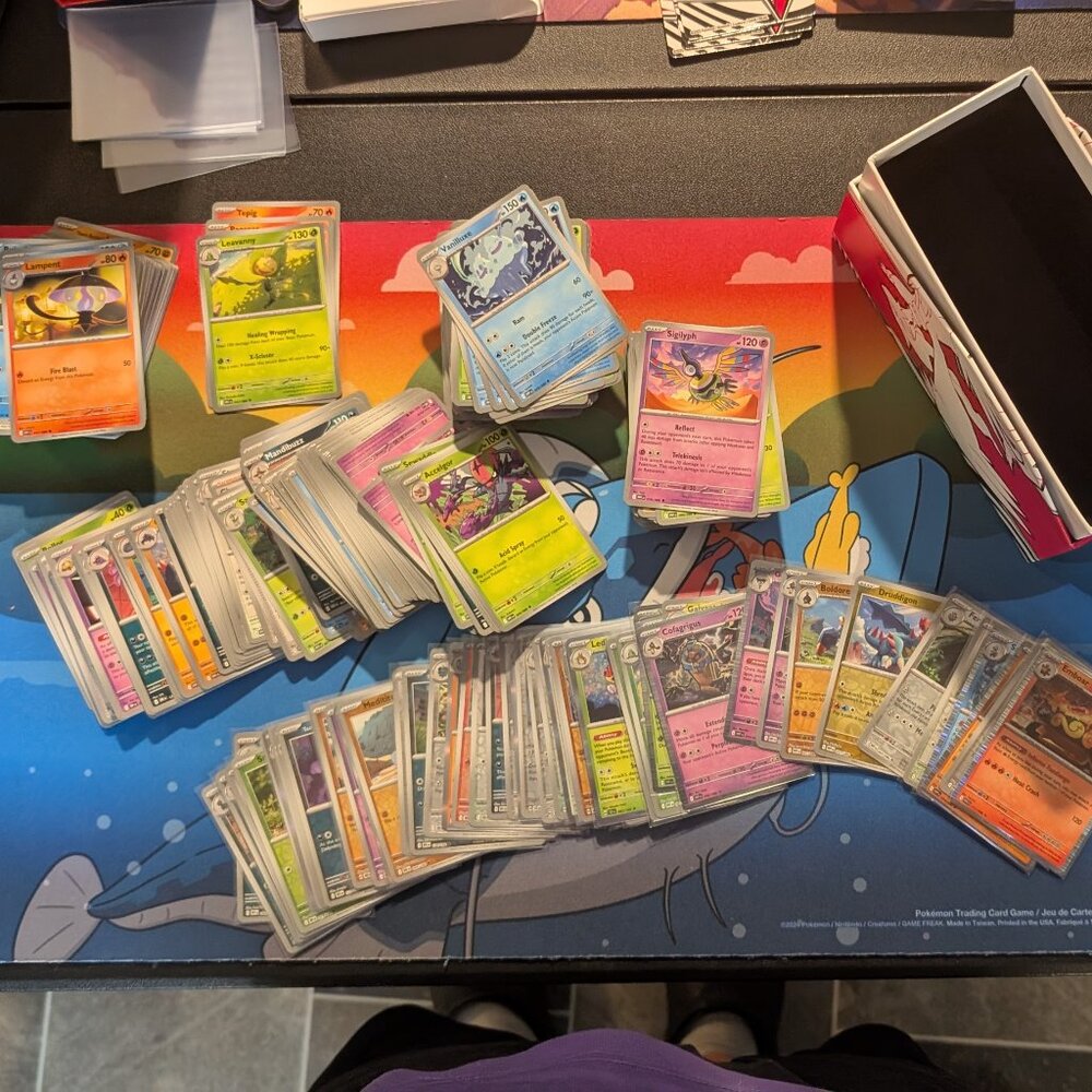 Lot of 500+ Pokemon Card - Includes 50 holos.